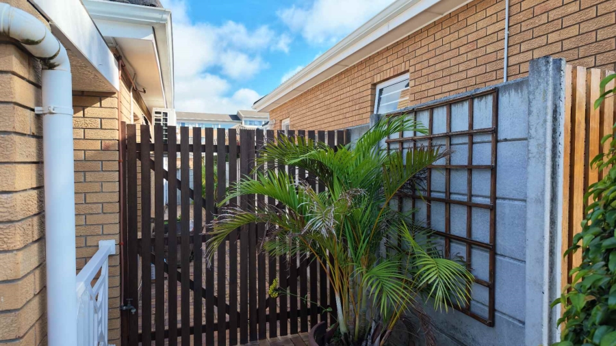 To Let 2 Bedroom Property for Rent in Oostersee Western Cape